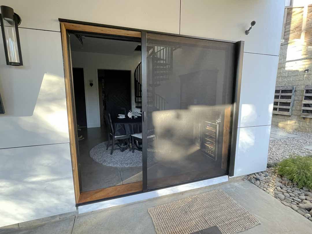 retractable screens project image 02